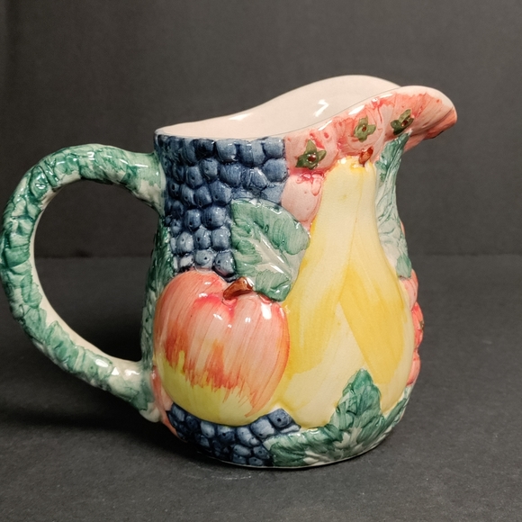 A PITCHER⭐ - Picture 2 of 7